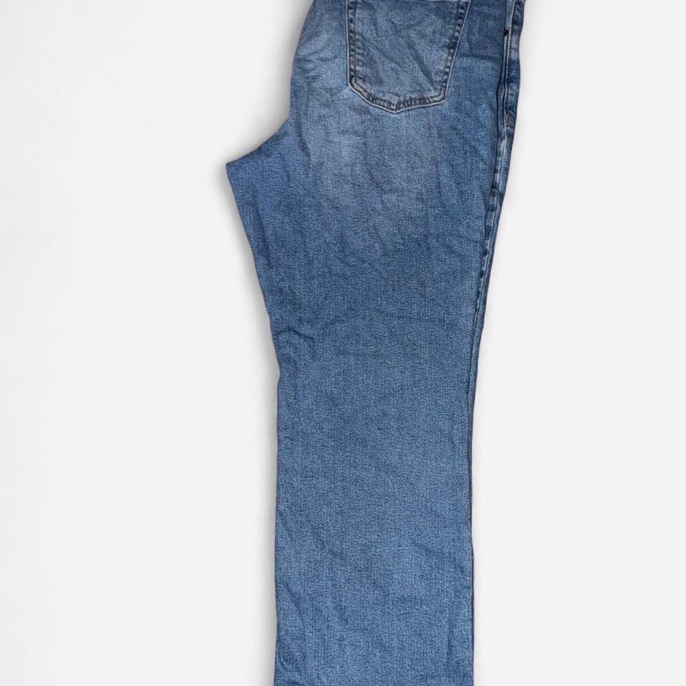 Old Navy Men's Bootcut Jeans in Denim Blue